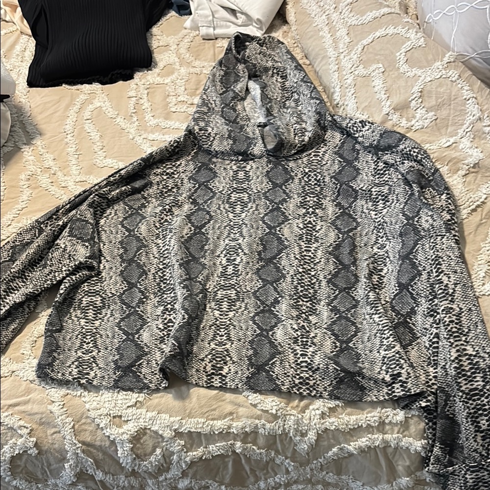 Charlotte Russe Black and White Snake Print Hoodie